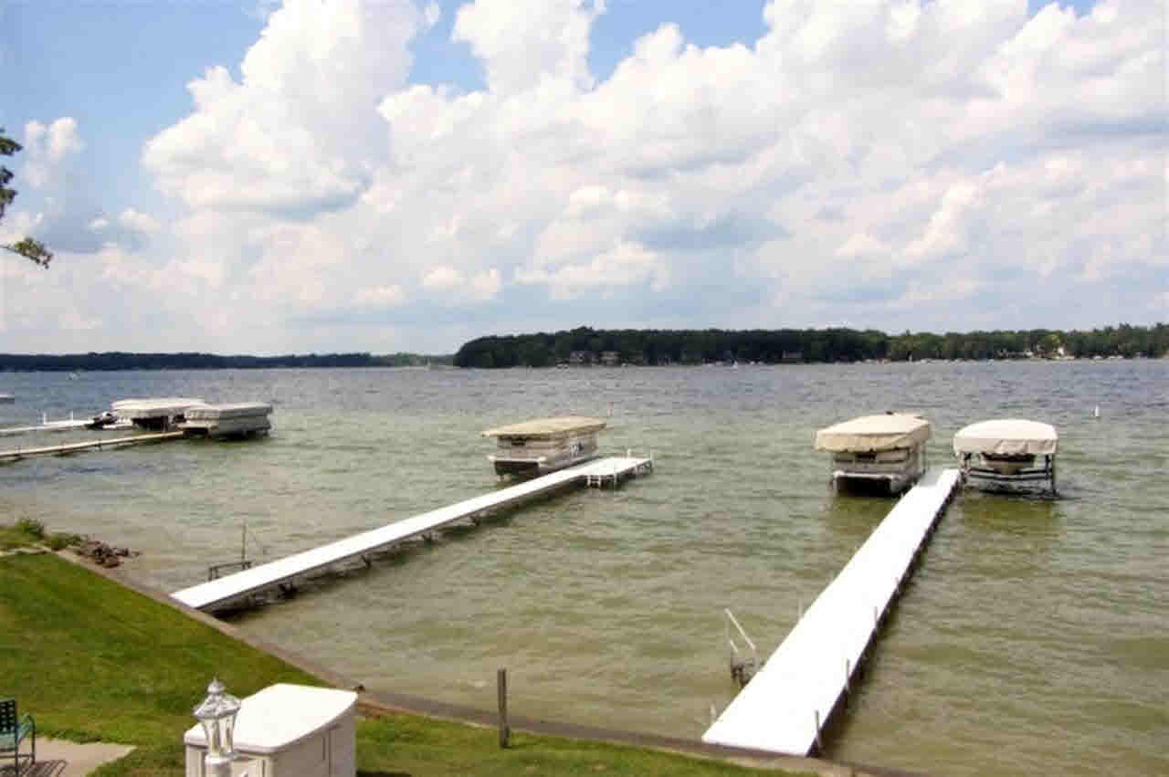 730 S Clear Lake Dr, Fremont, IN 46737 photo 4