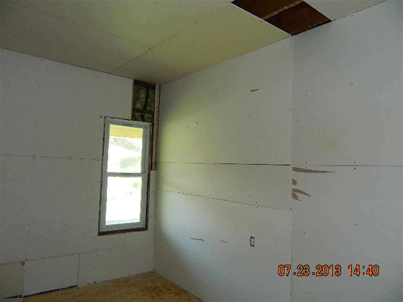 204 W Prairie St, Leesburg, IN 46538 photo 4