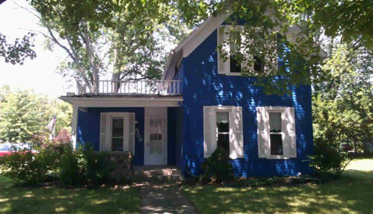 556 W Market St, Nappanee, IN 46550 photo 1