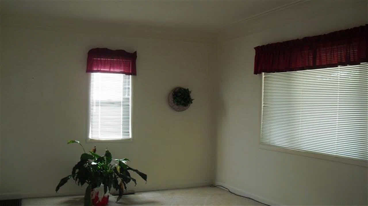 301 W High St, Syracuse, IN 46567 photo 3