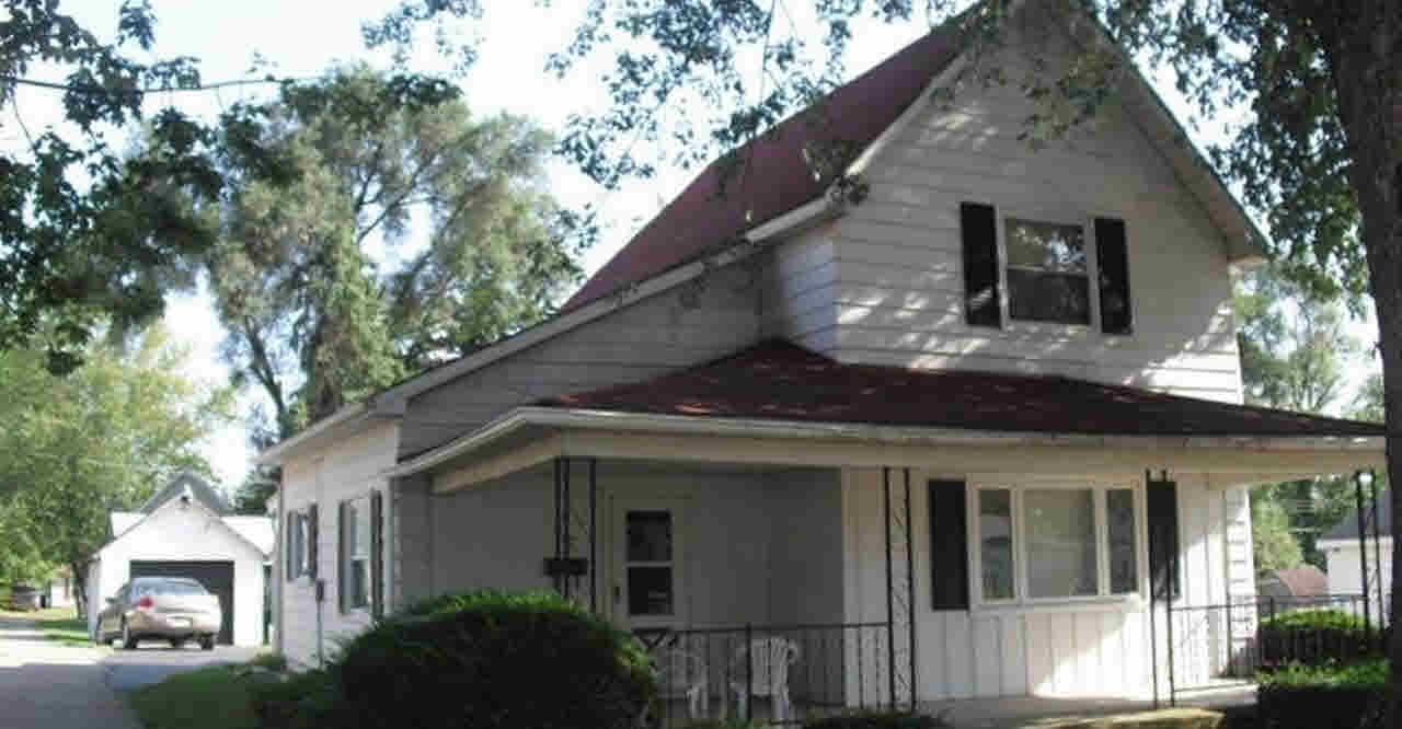 301 W High St, Syracuse, IN 46567 photo 1