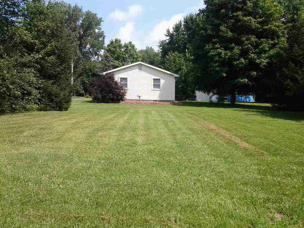 11480 N Enchanted Forest Ln, Cromwell, IN 46732 photo 3