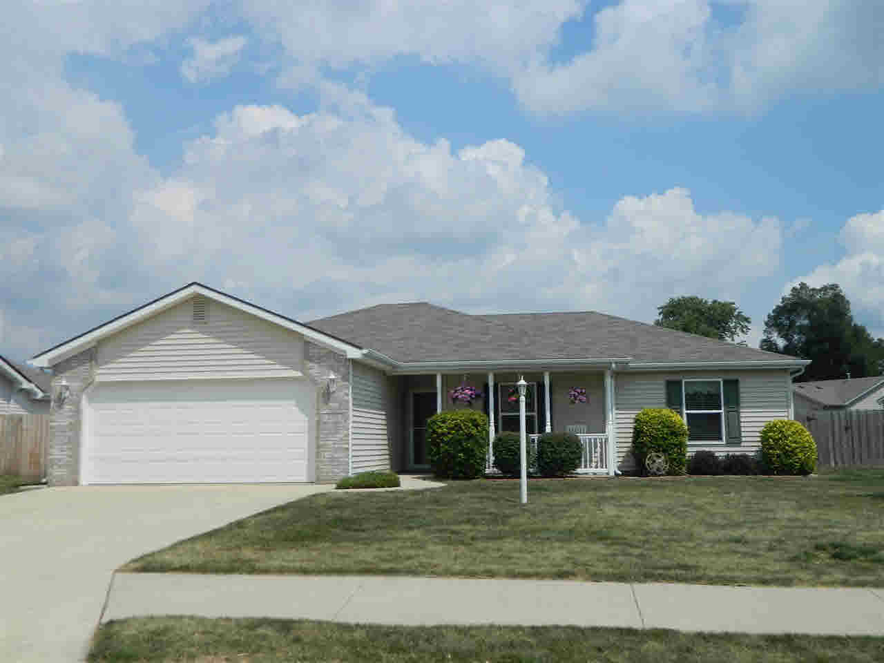 3749 Shawnee Dr, Warsaw, IN 46582 photo 1