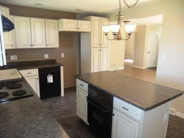 2448 S Packerton Rd, Warsaw, IN 46580 photo 2