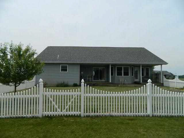4262 N Aspen Dr, Warsaw, IN 46582 photo 2