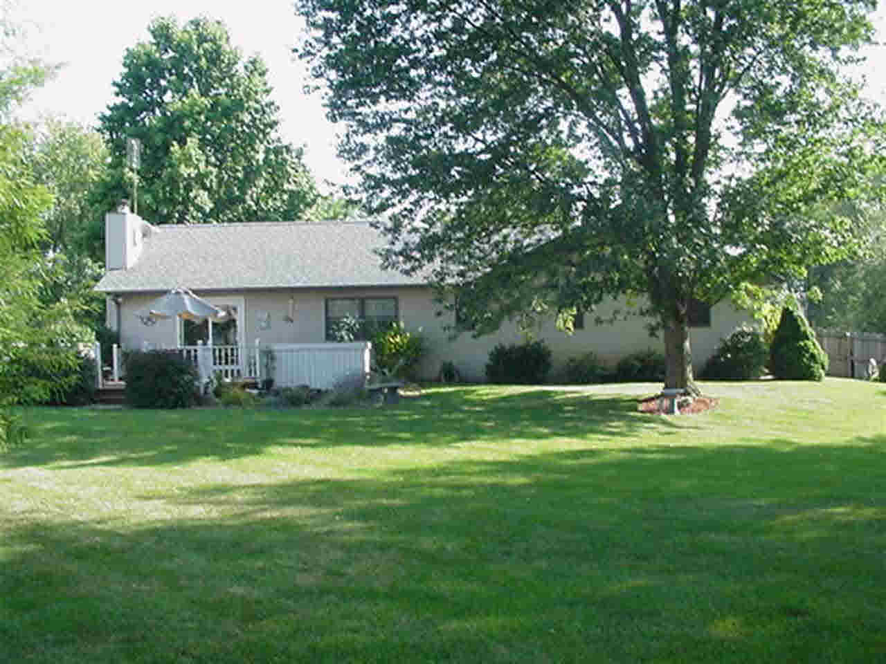 4546 E Fox Run Dr, Syracuse, IN 46567 photo 3