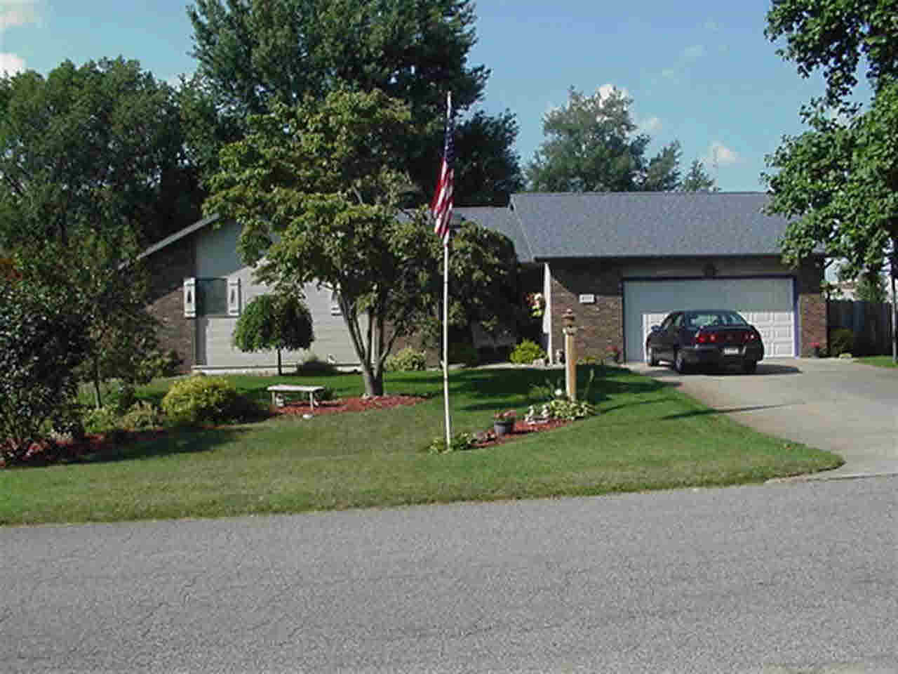 4546 E Fox Run Dr, Syracuse, IN 46567 photo 1