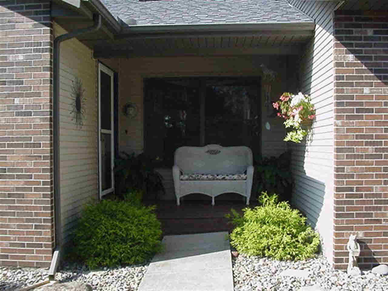 4546 E Fox Run Dr, Syracuse, IN 46567 photo 2