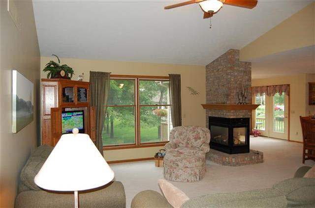 405 E Birchwood Ct, Warsaw, IN 46582 photo 3