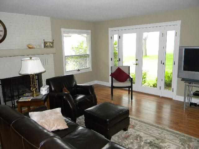 1119 Lakeshore Dr, Warsaw, IN 46580 photo 2