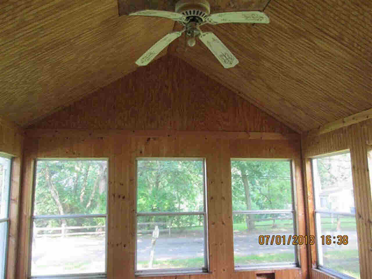 902 Glenwood Dr, Walkerton, IN 46574 photo 2