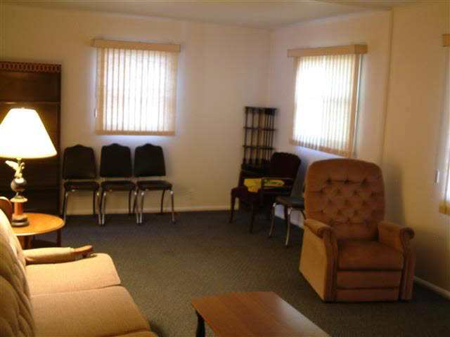 502 N Clark St, Nappanee, IN 46550 photo 2