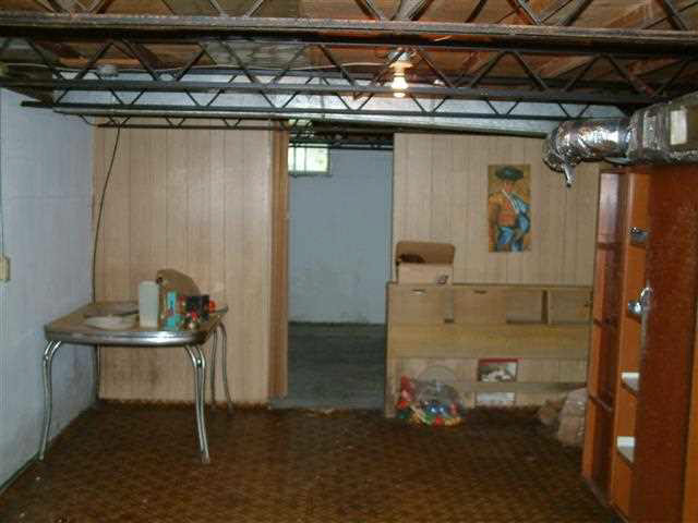 502 N Clark St, Nappanee, IN 46550 photo 10