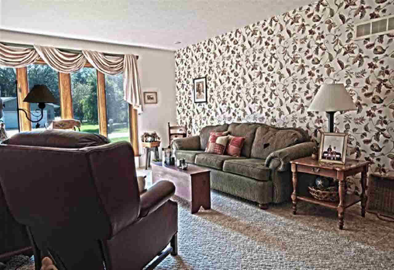54075 Eastwood Dr, Elkhart, IN 46514 photo 2