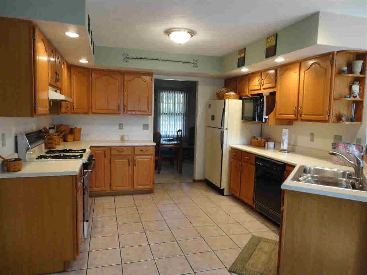 53547 Arrowwood Dr, Elkhart, IN 46514 photo 4