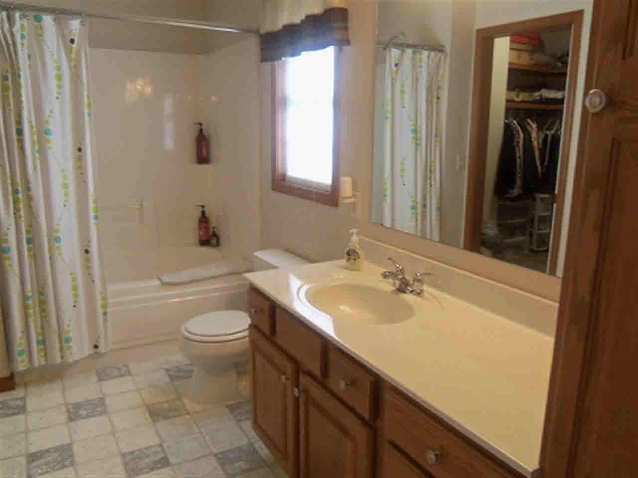 325 Fairview Dr, Goshen, IN 46528 photo 16