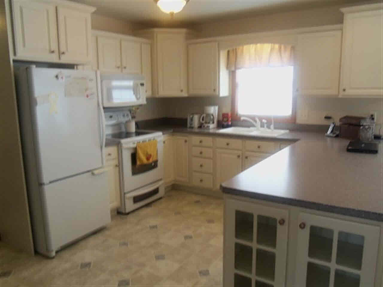 325 Fairview Dr, Goshen, IN 46528 photo 2