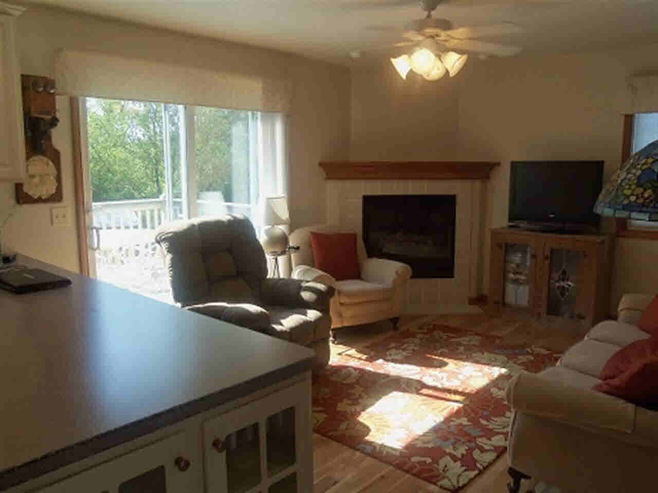 325 Fairview Dr, Goshen, IN 46528 photo 4
