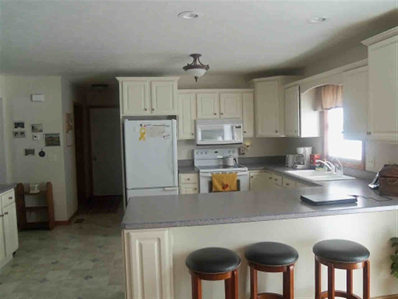 325 Fairview Dr, Goshen, IN 46528 photo 9