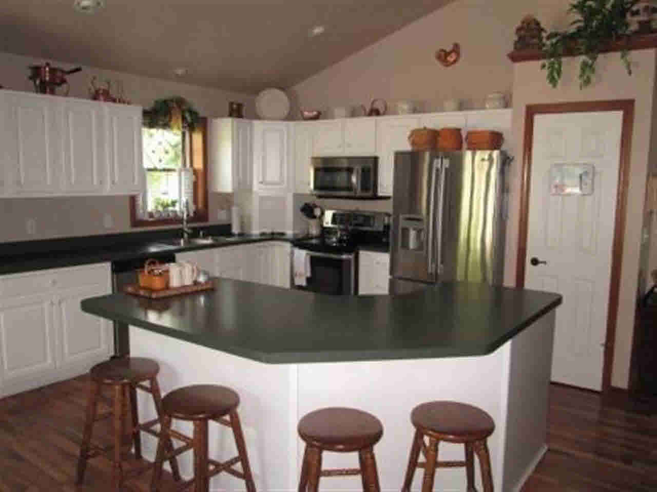 20976 Rivers Edge Dr, Goshen, IN 46528 photo 3