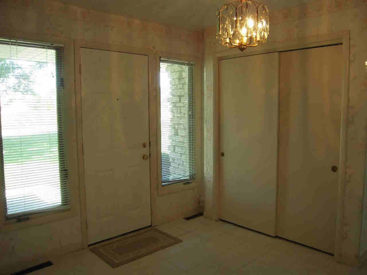 502 Skyview Dr, Middlebury, IN 46540 photo 3