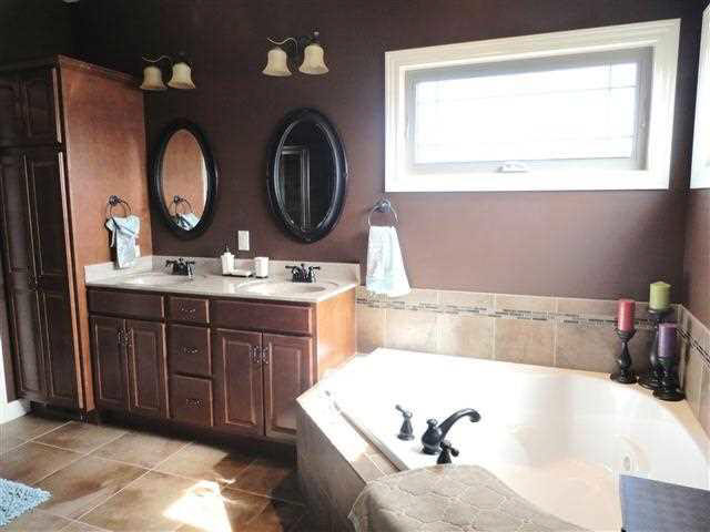 20084 Stone Creek Dr, Goshen, IN 46528 photo 11