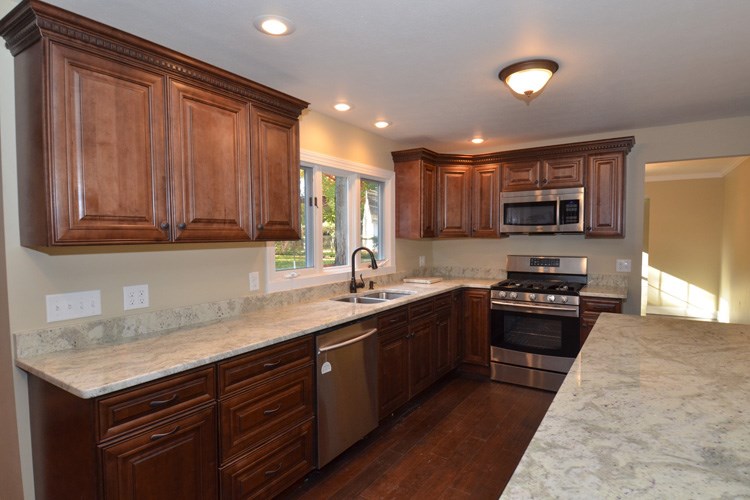 15670 Hearthstone Dr, Mishawaka, IN 46545 photo 2