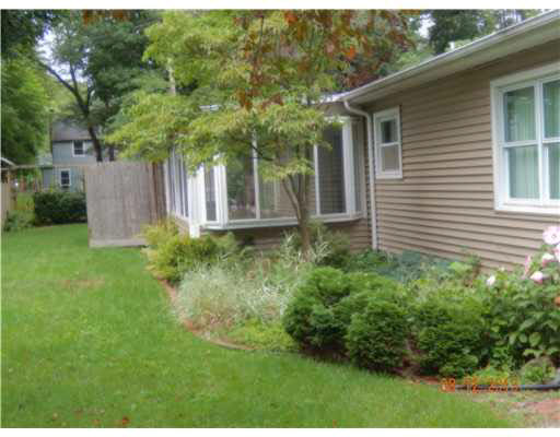 2125 Beverly Pl, South Bend, IN 46616 photo 2