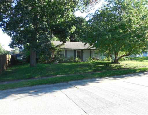 3948 Greenmont Dr, South Bend, IN 46628 photo 1