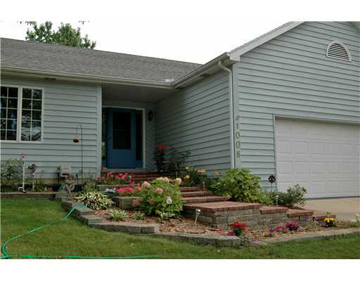 1008 Bowdoin Dr, Mishawaka, IN 46544 photo 2
