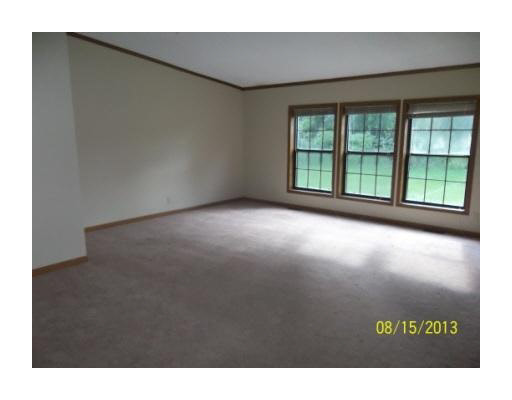 55041 Glenn Rd, South Bend, IN 46628 photo 2