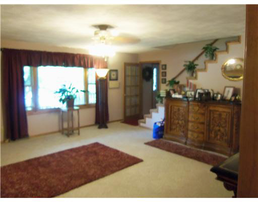 63181 Oak Rd, South Bend, IN 46614 photo 3