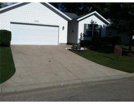 5140 Copperfield Dr E, South Bend, IN 46614 photo 1