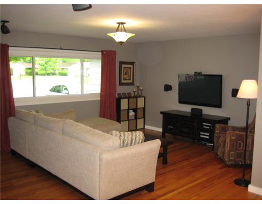2216 Ribourde Dr, South Bend, IN 46628 photo 3