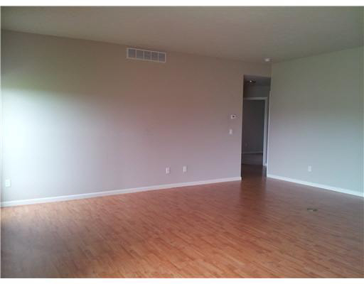 1320 Slater Dr, South Bend, IN 46614 photo 2