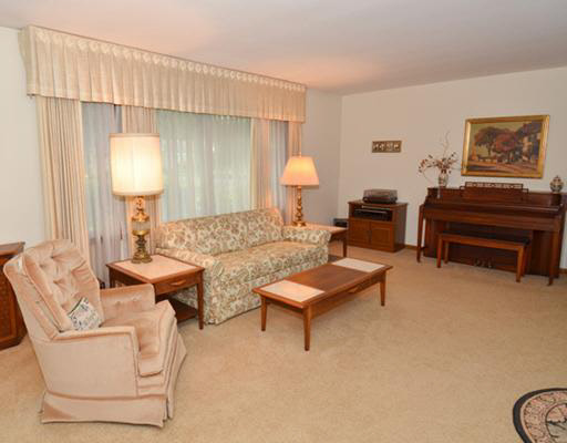 19067 Oakmont Dr S, South Bend, IN 46637 photo 2