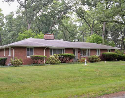 19067 Oakmont Dr S, South Bend, IN 46637 photo 1