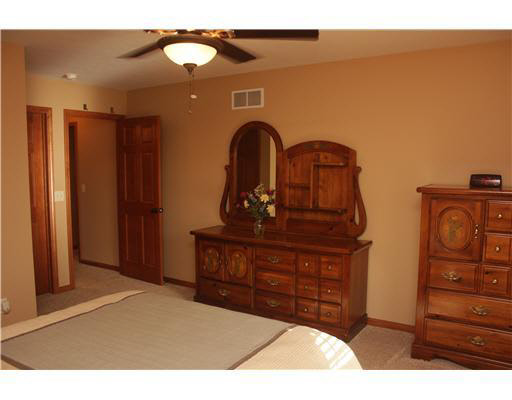 1321 Highland Village Dr, Mishawaka, IN 46545 photo 9