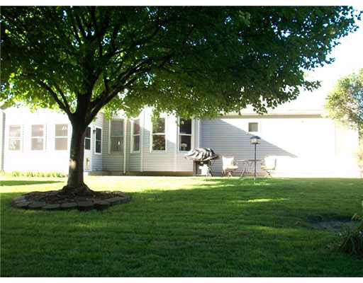 1621 Bennington Dr, Mishawaka, IN 46544 photo 2