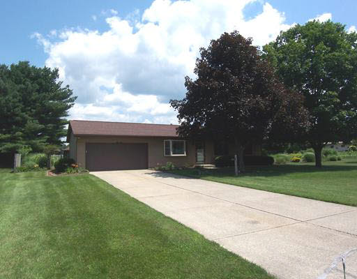 57302 Peggy Dr, South Bend, IN 46619 photo 2