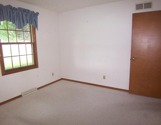 57302 Peggy Dr, South Bend, IN 46619 photo 12