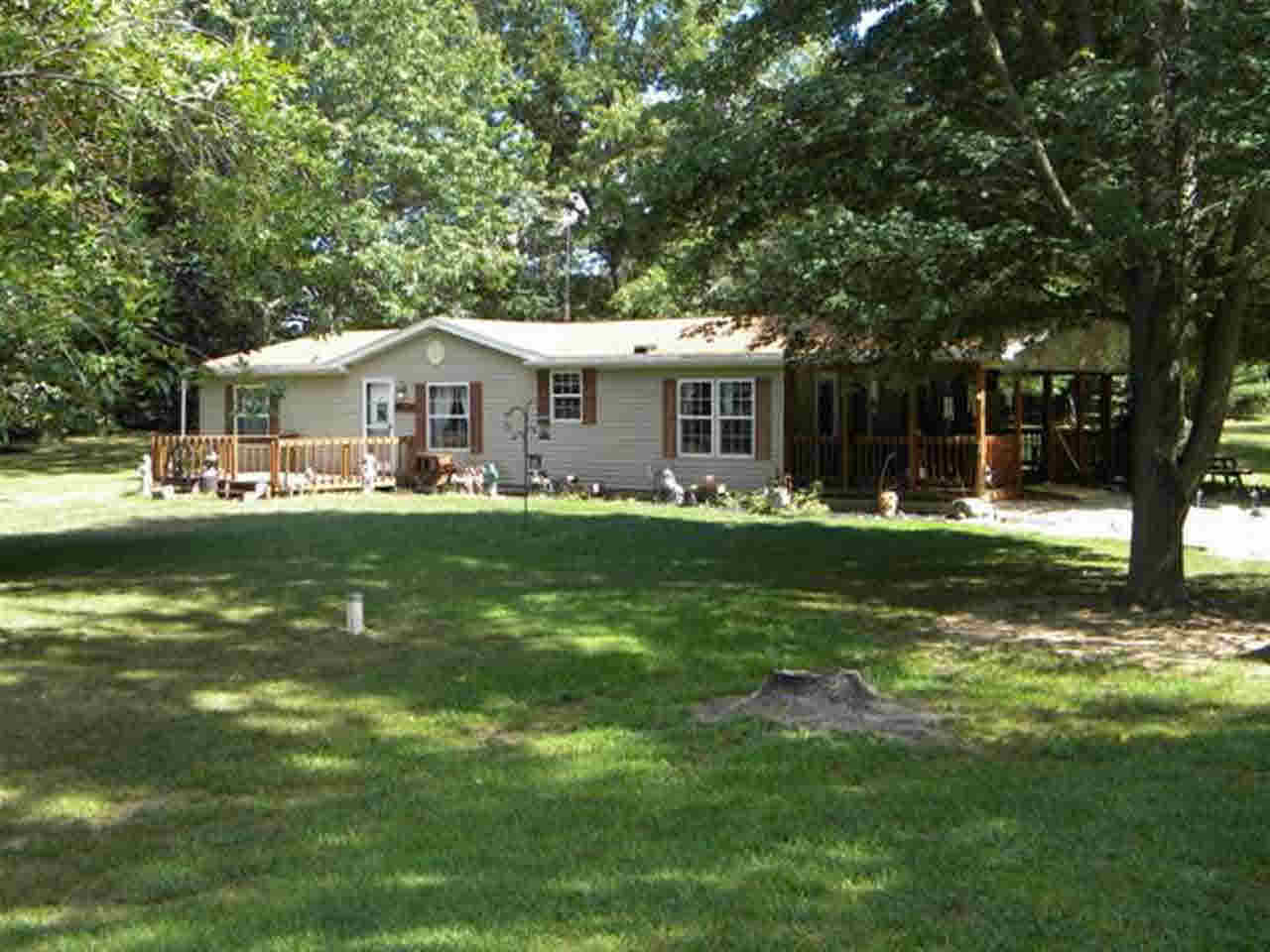 9538 N Sandpoint Dr, Cromwell, IN 46732 photo 1