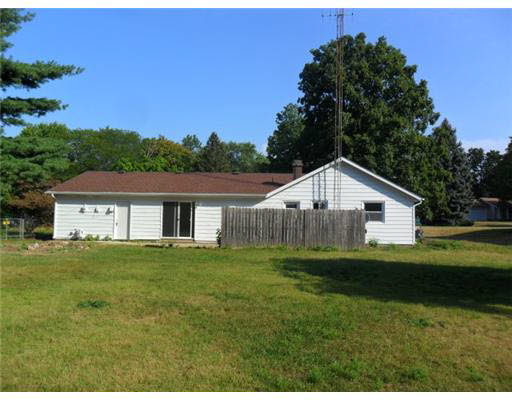 18240 Chipstead Dr, South Bend, IN 46637 photo 2