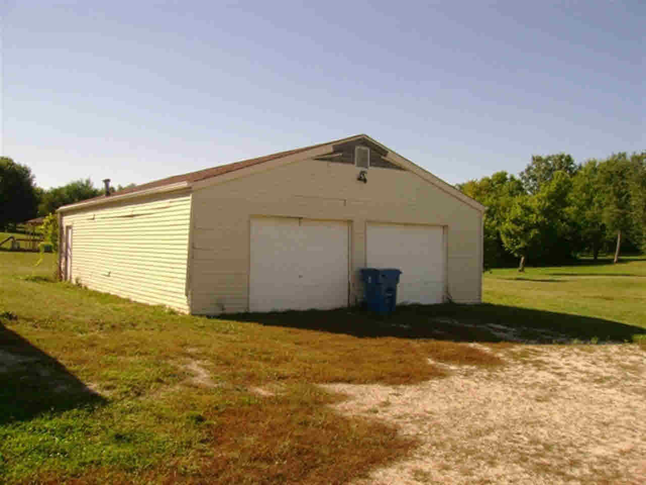 513 E High St, Etna Green, IN 46524 photo 4