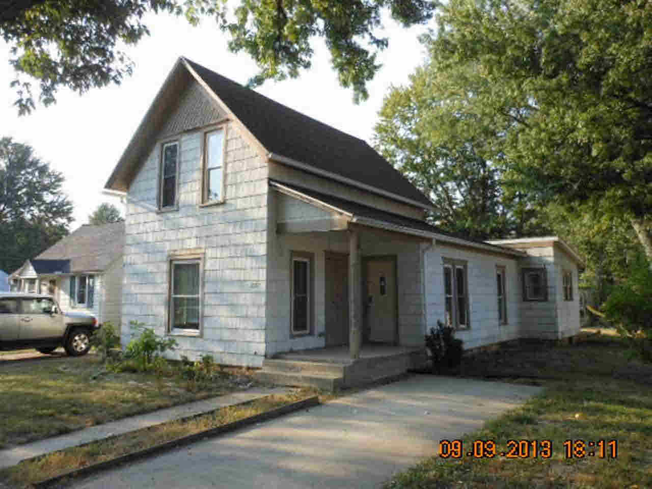 1307 Division St, Goshen, IN 46526 photo 1