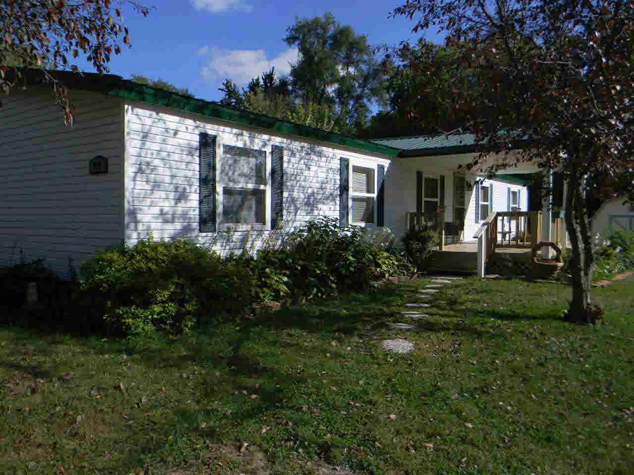 404 E County Line Rd, Wolcottville, IN 46795 photo 8