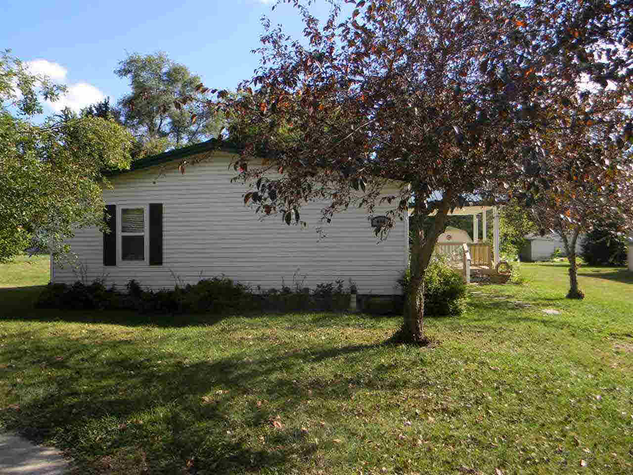 404 E County Line Rd, Wolcottville, IN 46795 photo 7