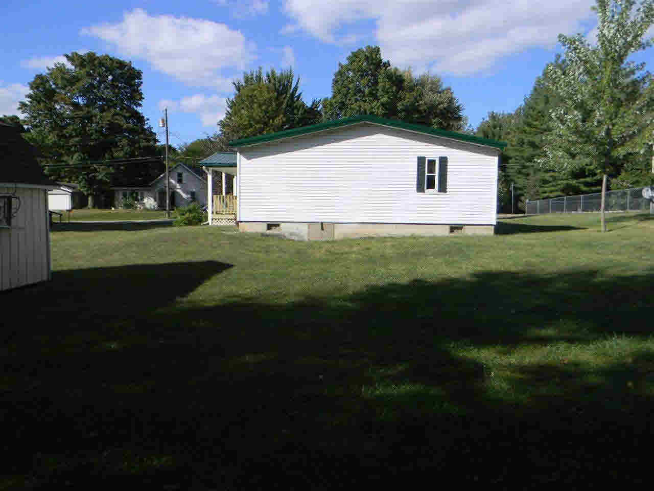 404 E County Line Rd, Wolcottville, IN 46795 photo 4