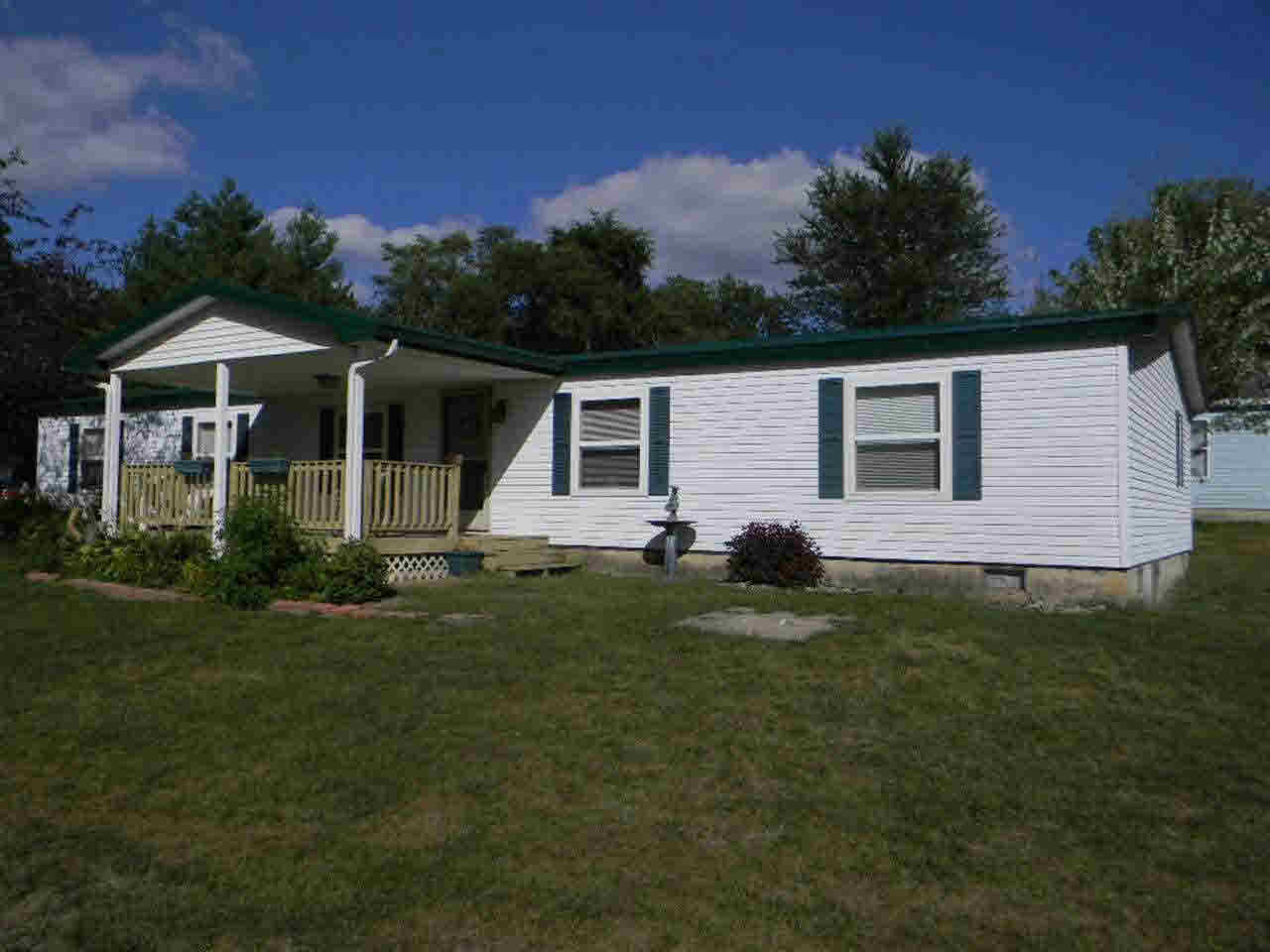 404 E County Line Rd, Wolcottville, IN 46795 photo 3