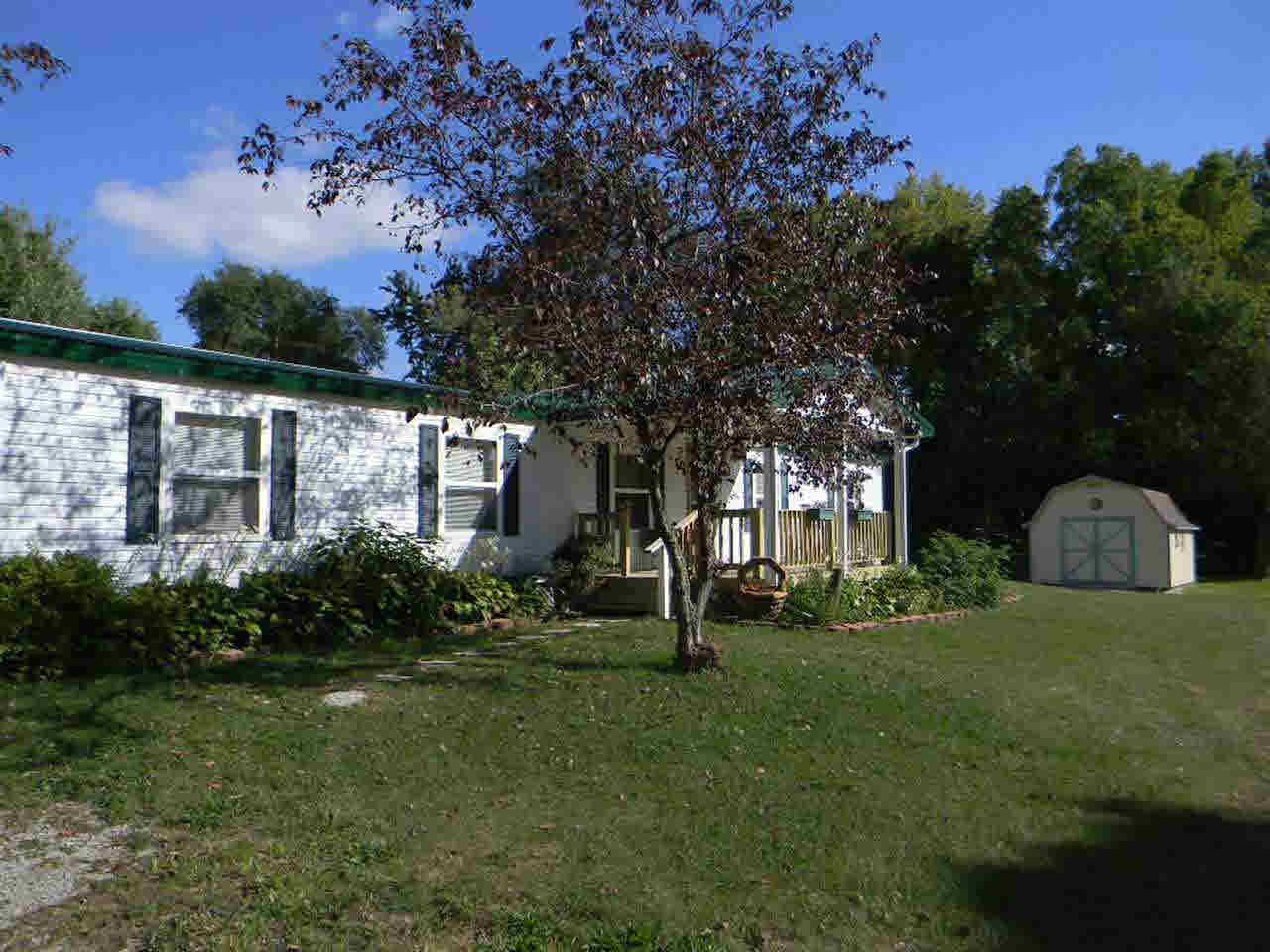 404 E County Line Rd, Wolcottville, IN 46795 photo 6